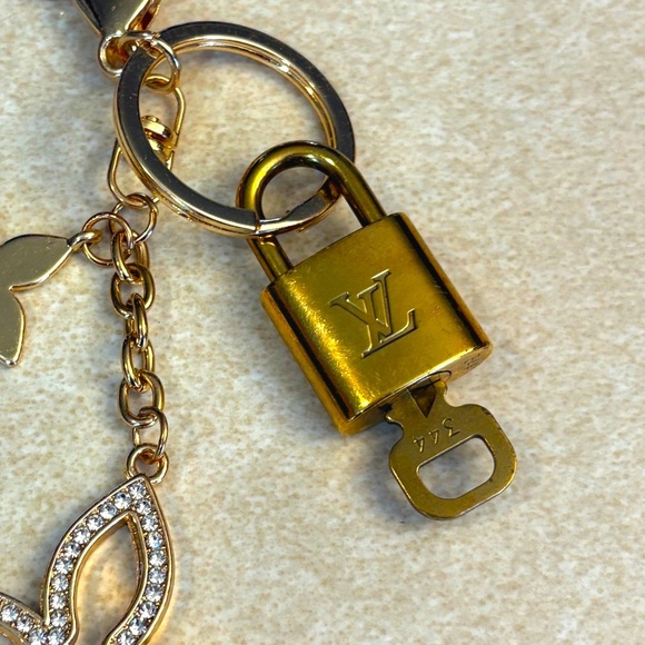 LOUIS VUITTON Lock & Key: #344 on Unbranded NWT Bag Charm/Keychain, EUC - Picture 9 of 10